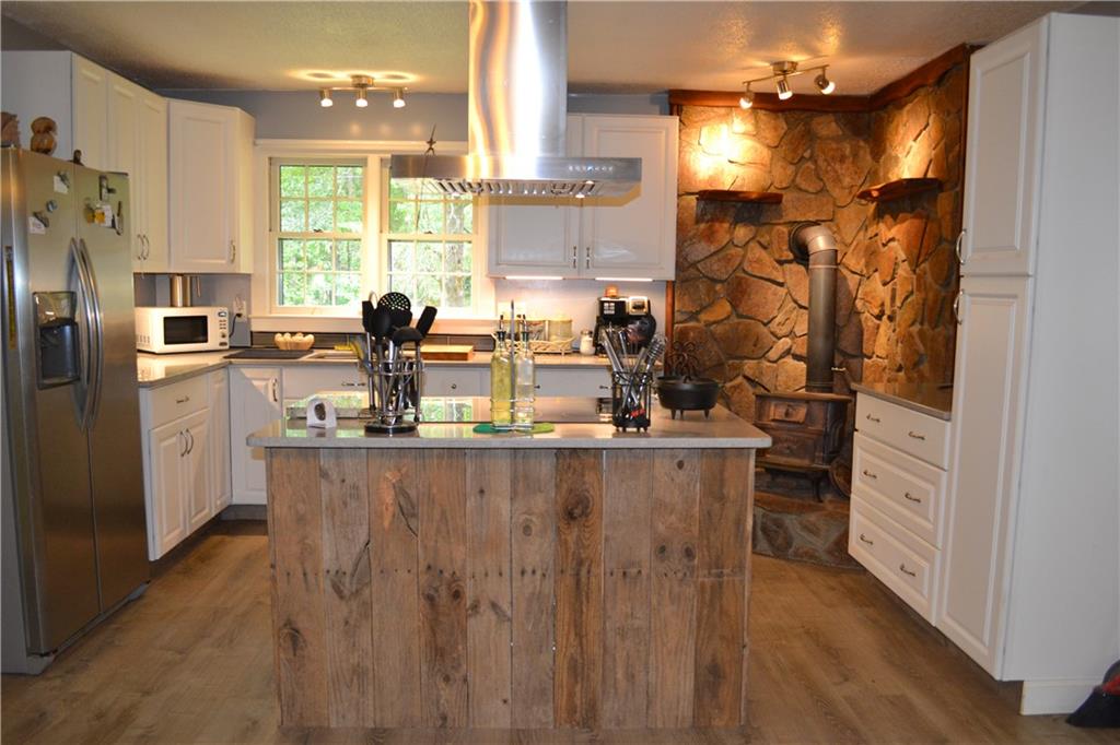 602 Lands End Rd Property Photo 3