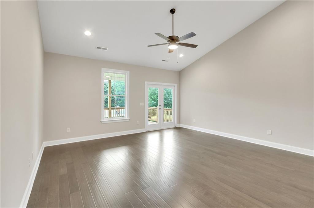 304 Saluda Dr Property Photo 15