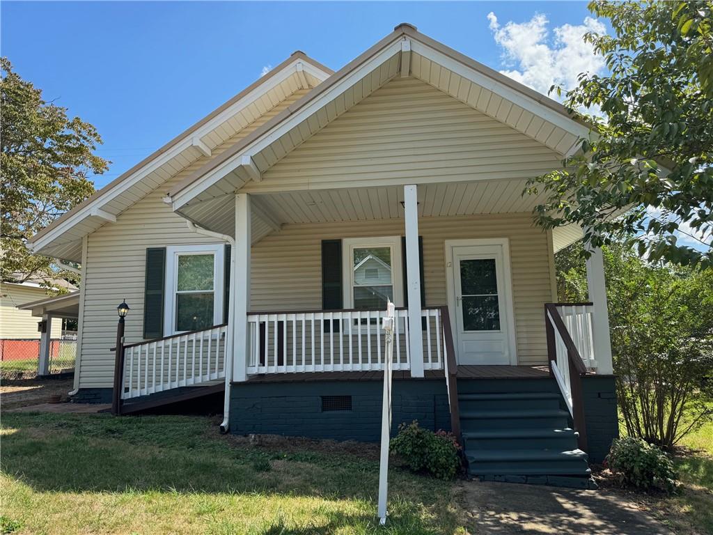 12 Iselin St Property Photo 1