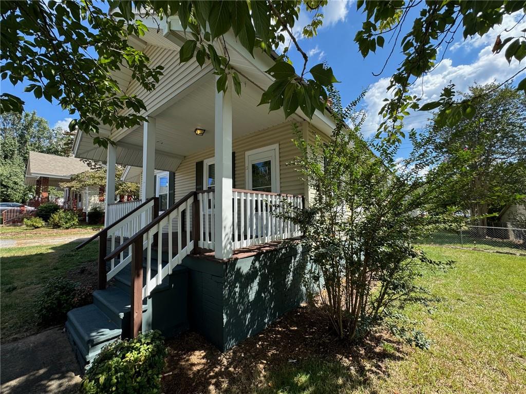 12 Iselin St Property Photo 3