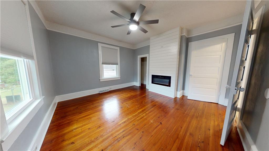 12 Iselin St Property Photo 13