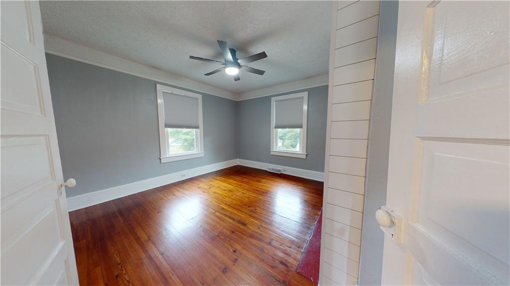 12 Iselin St Property Photo 15