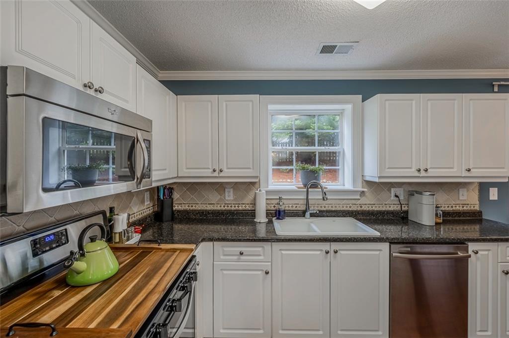 6 Pepper Harrow Ct Property Photo 8