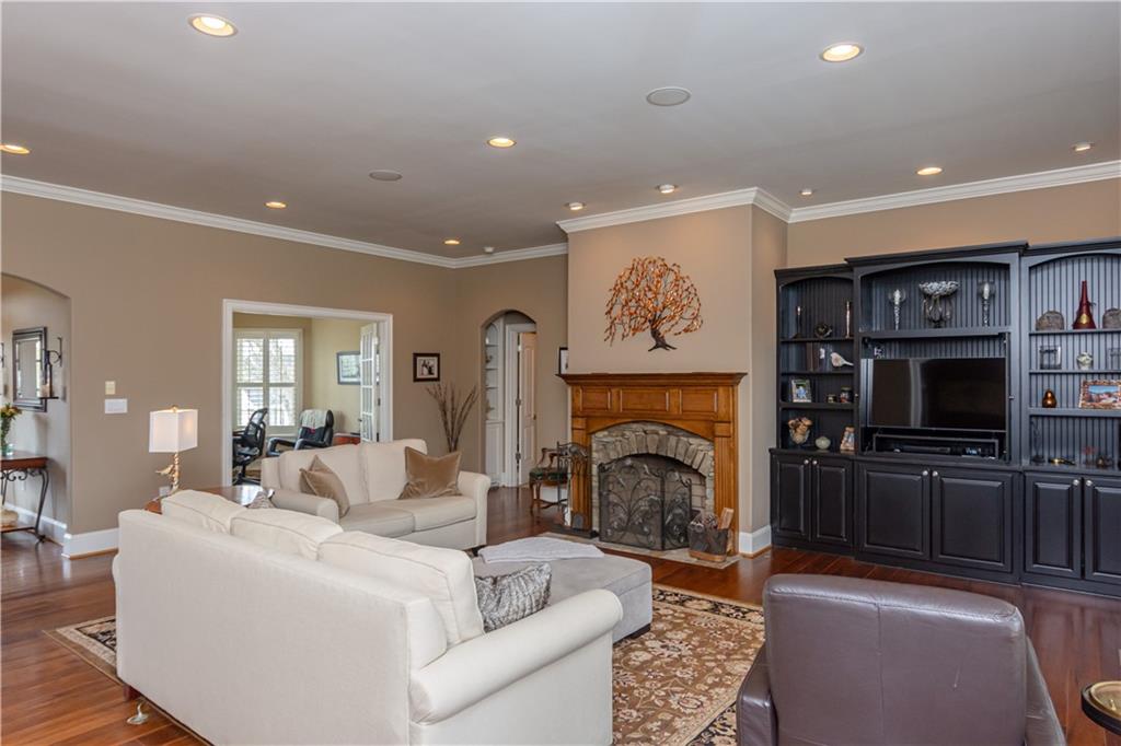 201 Vinings Xing Property Photo 9