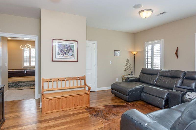 201 Vinings Xing Property Photo 32