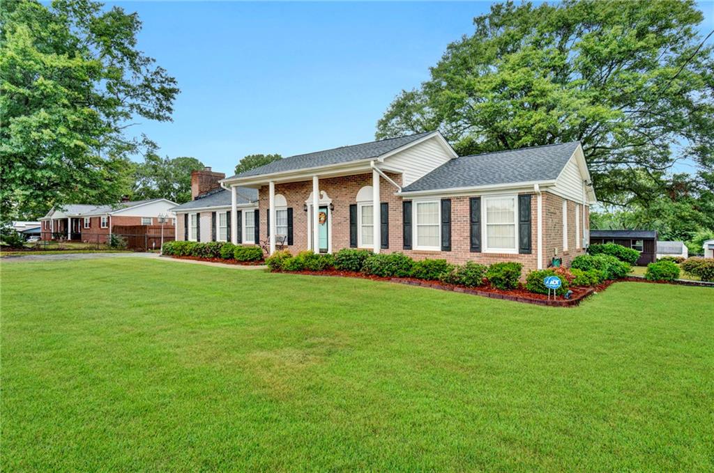 1403 Fork Shoals Rd Property Photo 3