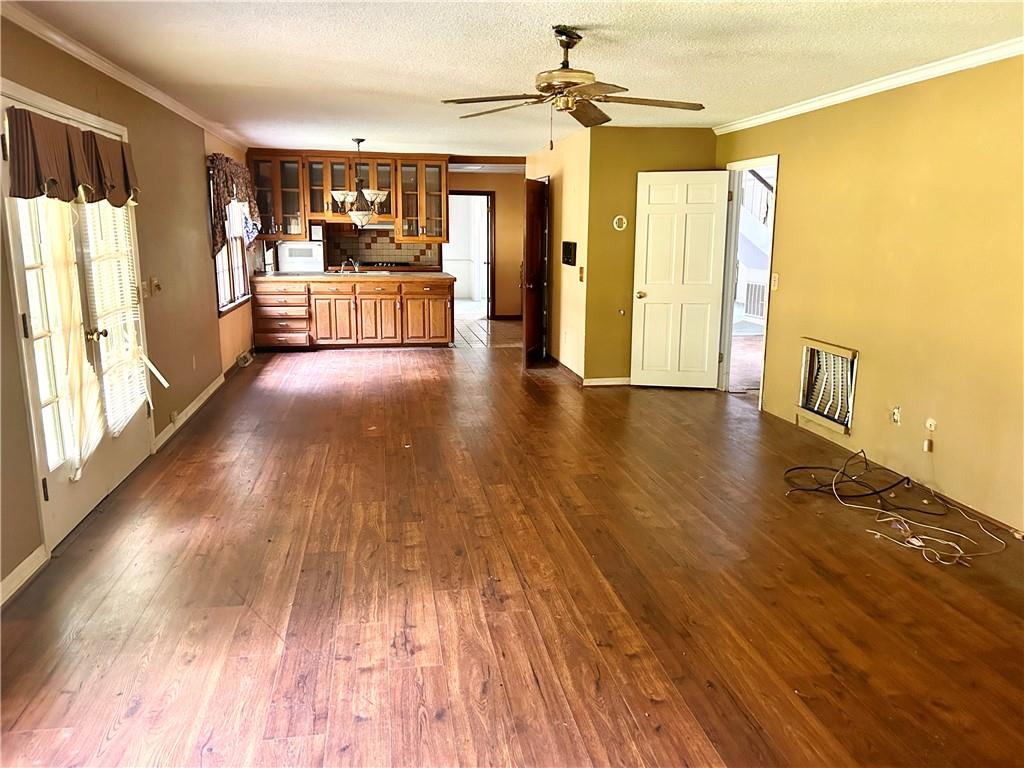 102 Buckingham Ct Property Photo 3