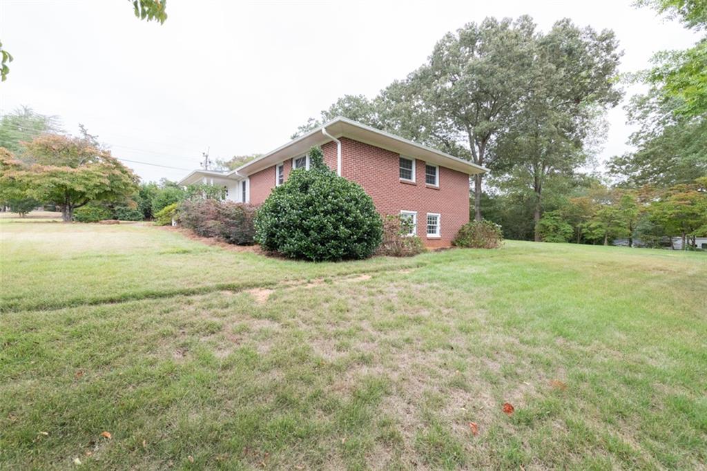 208 Hunter Ave Property Photo 3