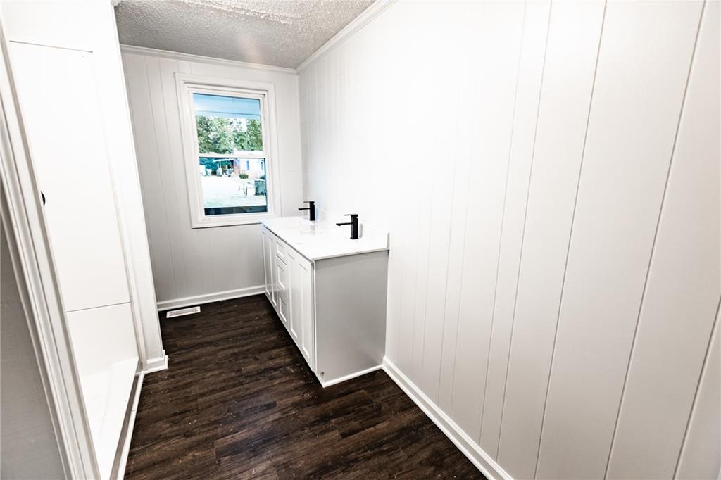 405 Hammett St Property Photo 9