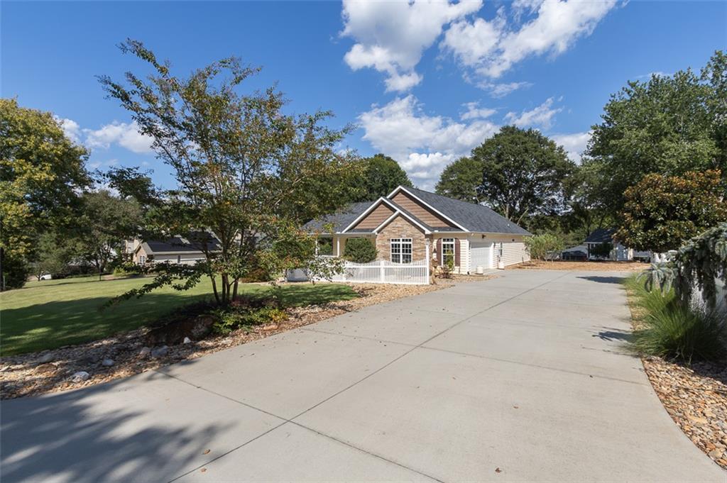 204 Frances Cannon Dr Property Photo 1