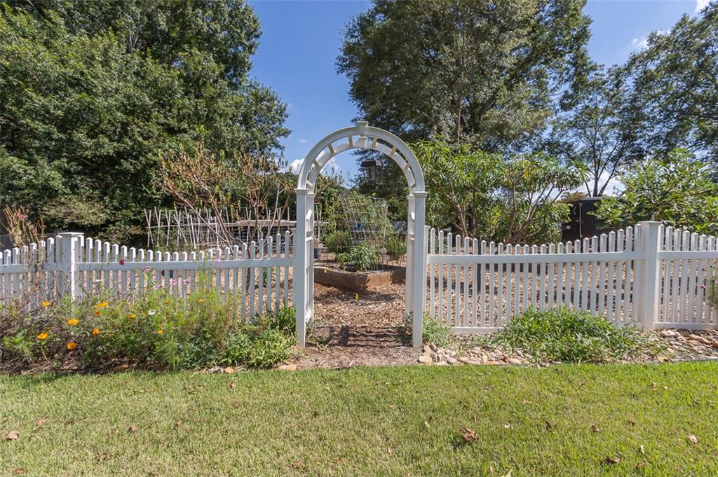 204 Frances Cannon Dr Property Photo 40