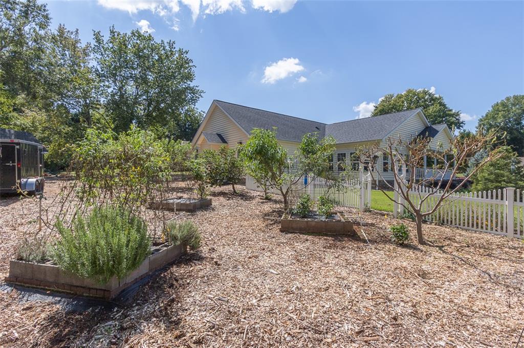 204 Frances Cannon Dr Property Photo 41