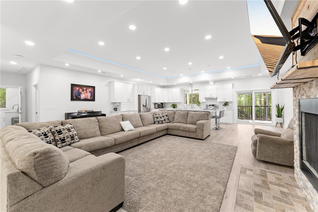 1061 Fisher Rd Property Photo 7