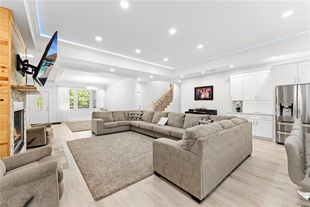 1061 Fisher Rd Property Photo 9