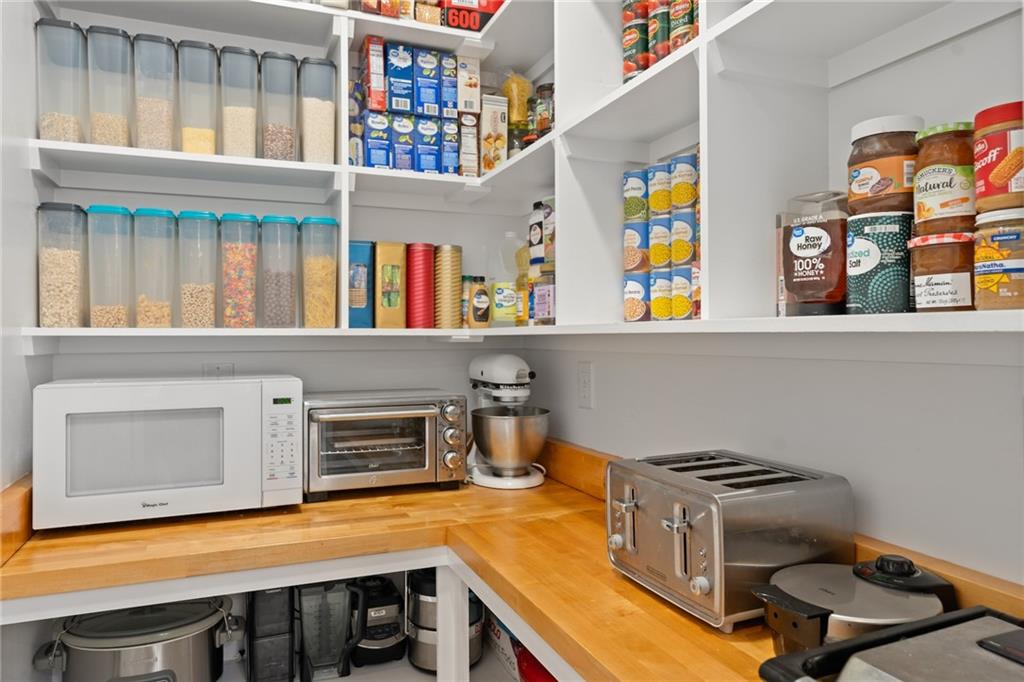 1061 Fisher Rd Property Photo 16