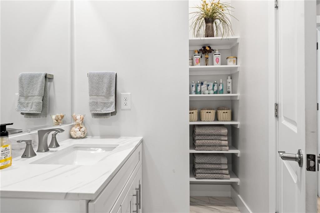 1061 Fisher Rd Property Photo 23