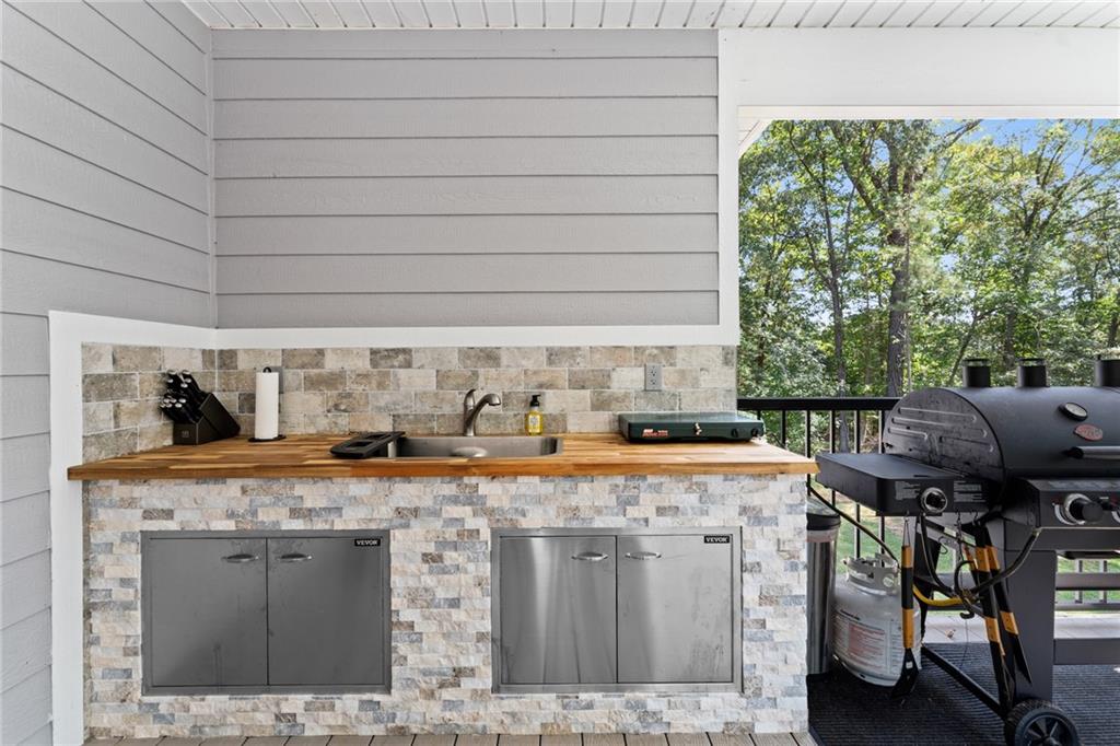 1061 Fisher Rd Property Photo 38