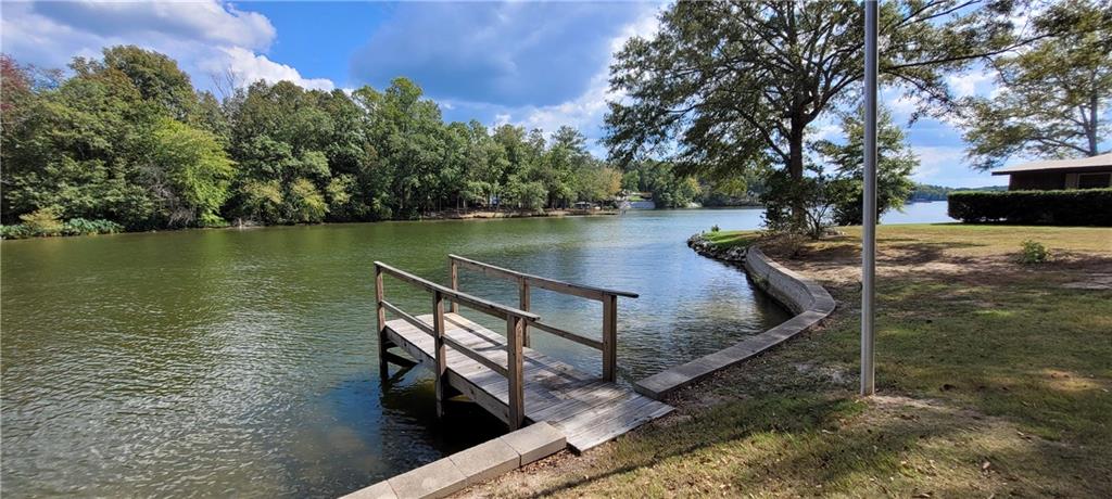 654 Hill Dr Property Photo 3