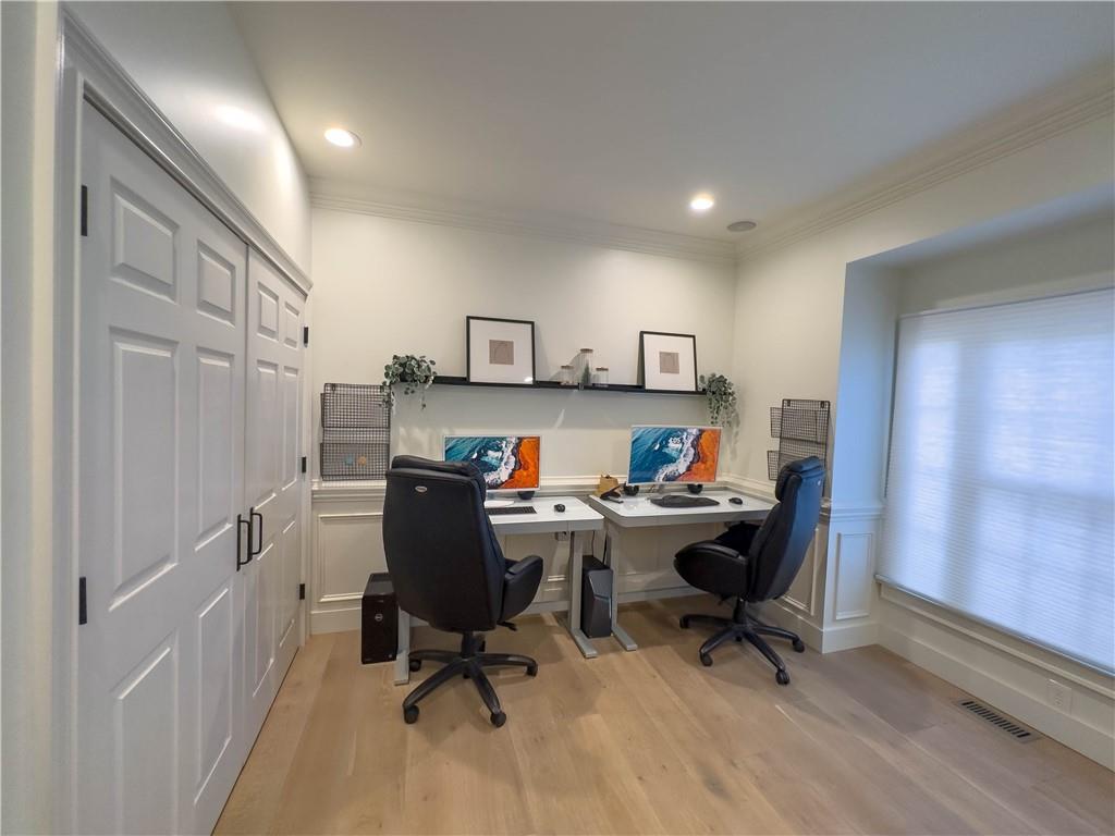 233 Ansonborough Property Photo 15