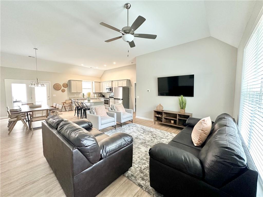 105 Quiet Way Property Photo 5