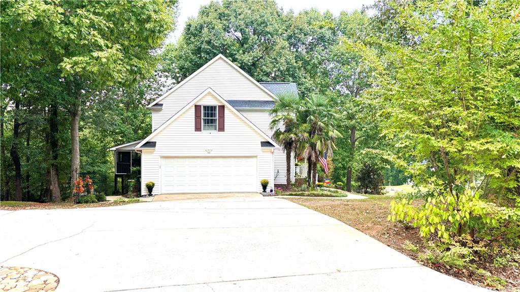 300 Summer Walk Ct Property Photo 5