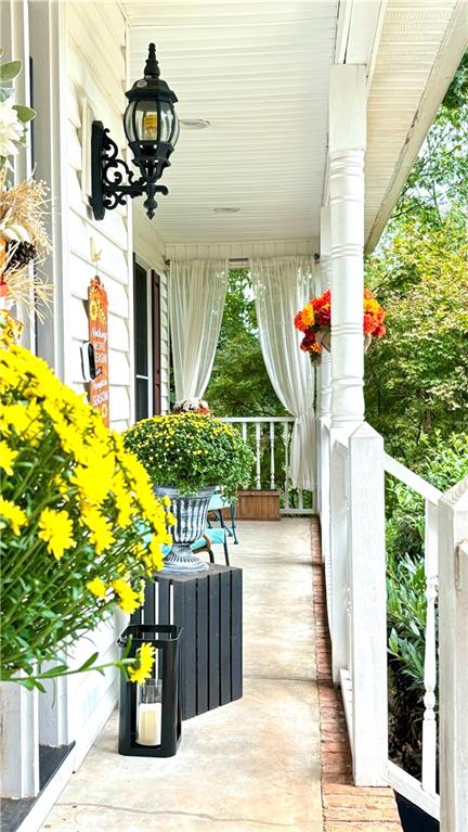 300 Summer Walk Ct Property Photo 8