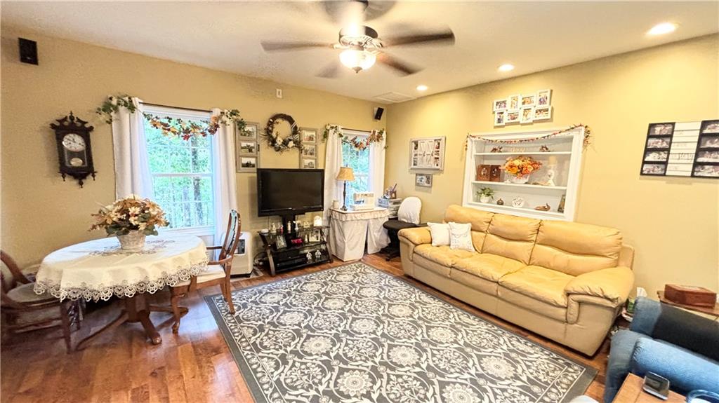 300 Summer Walk Ct Property Photo 36