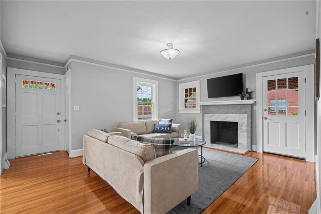 109 Watkins St Property Photo 3