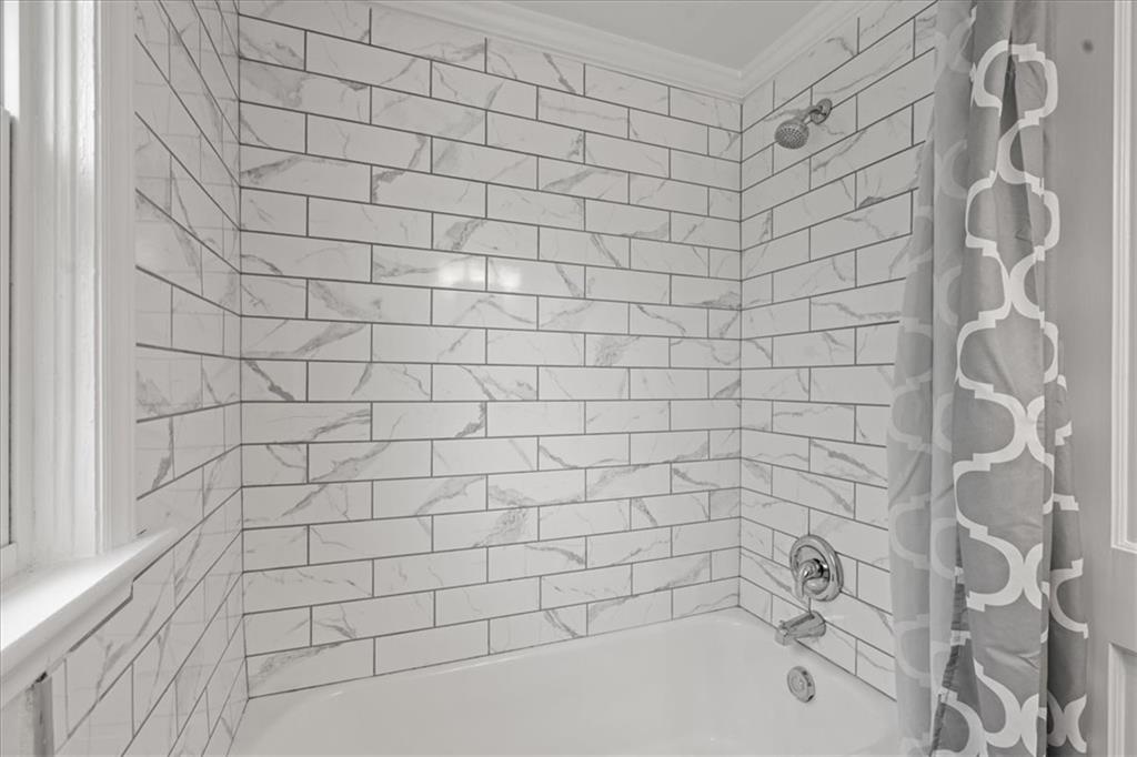 109 Watkins St Property Photo 20