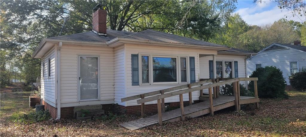 122 Avondale Rd Property Photo 1