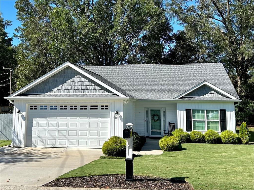 101 Ashwood Ln Property Photo