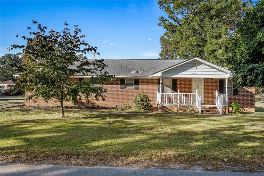 200 Fairlane Dr Property Photo 1