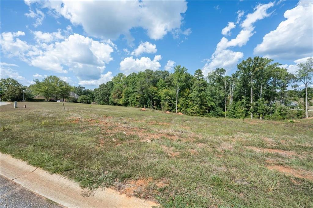106 Topsail Dr Property Photo 1