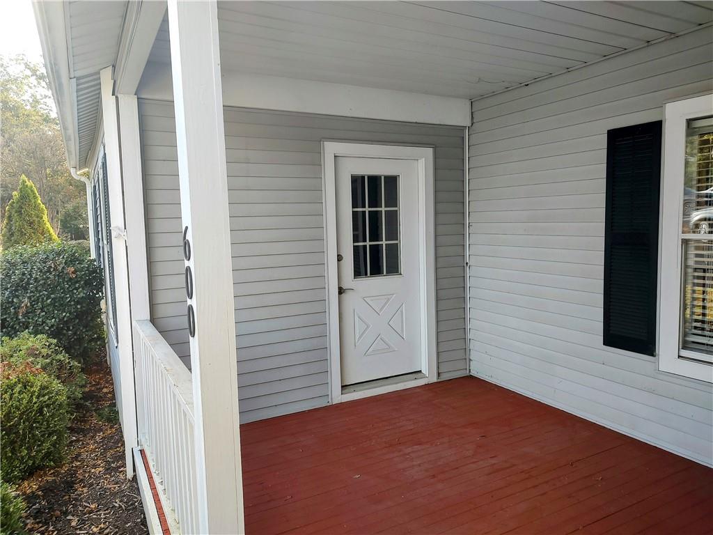 600 College Ave Property Photo 4