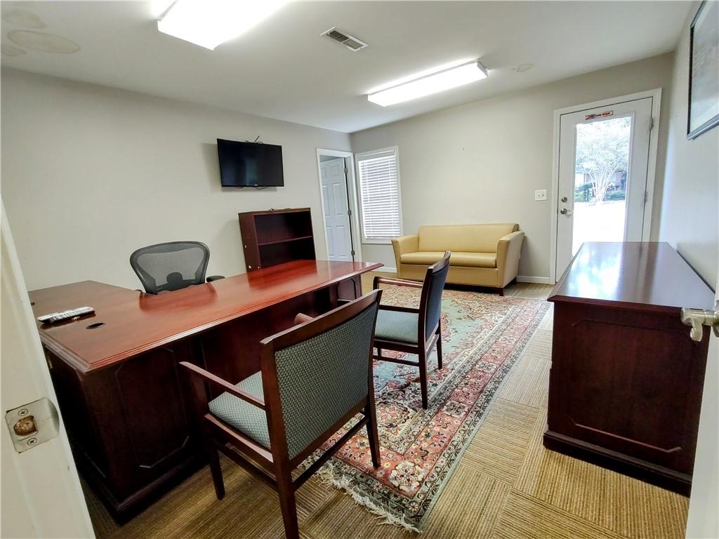 600 College Ave Property Photo 10