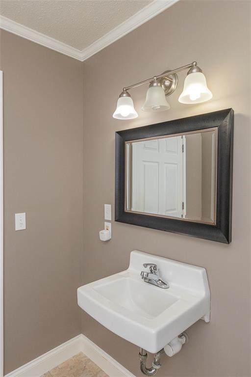 2711 N Main St Property Photo 35