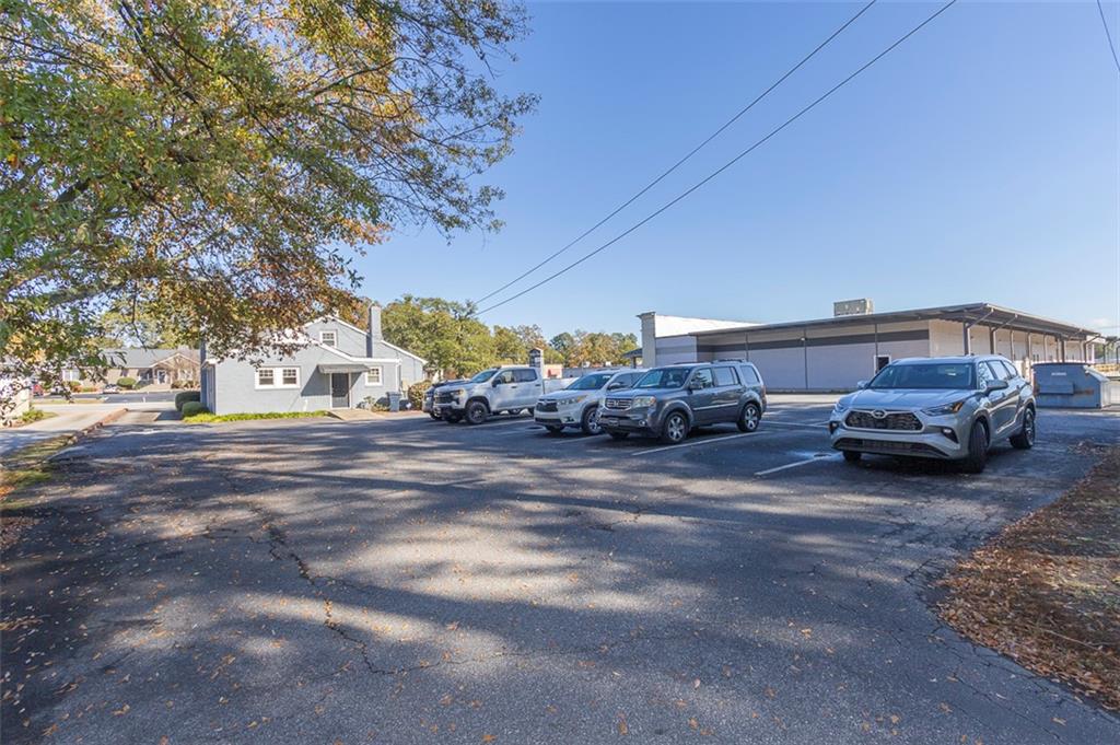 2711 N Main St Property Photo 36