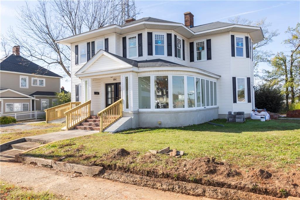 521 N Mcduffie St Property Photo 3