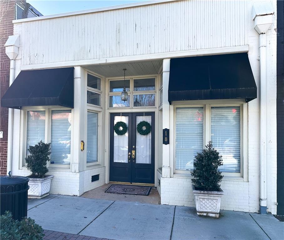 18 S Commerce St Property Photo 1