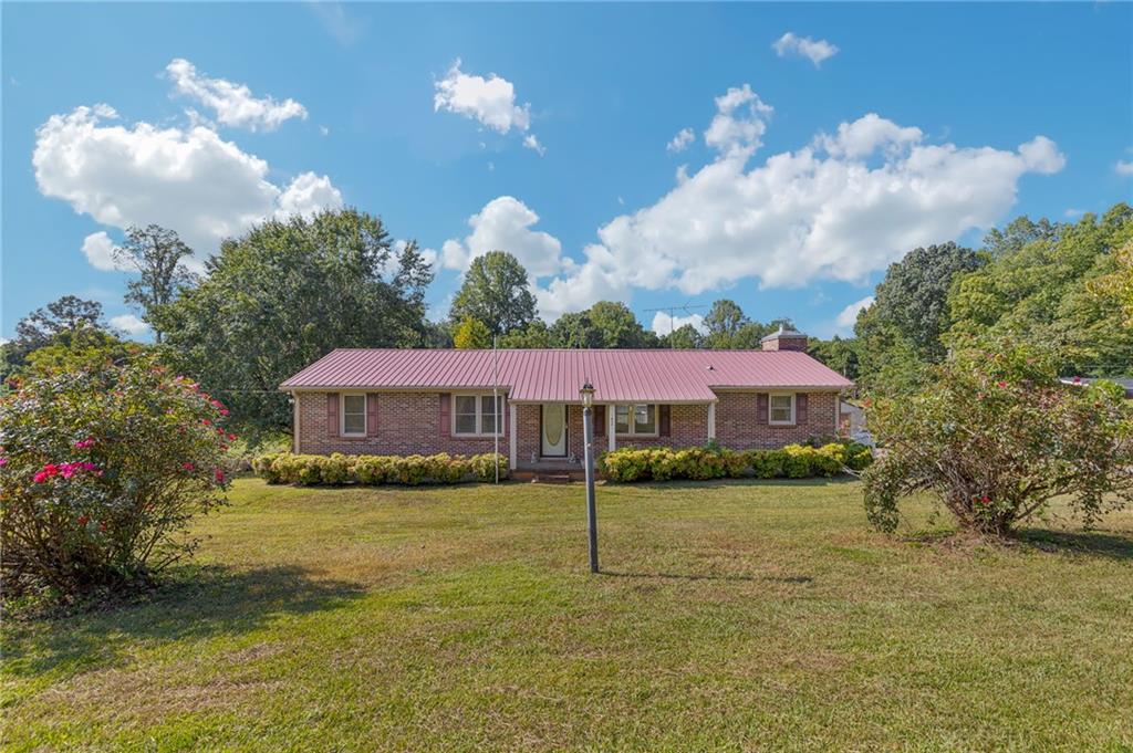 152 N Forest Cir Property Photo 1