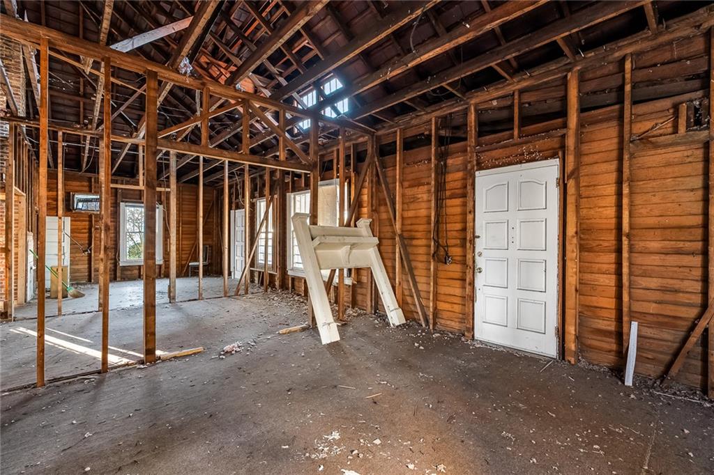 111 Anderson Ave Property Photo 12