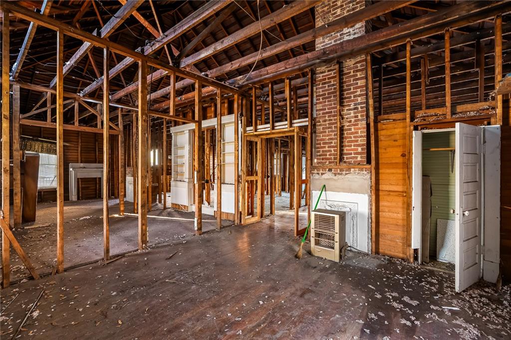 111 Anderson Ave Property Photo 16