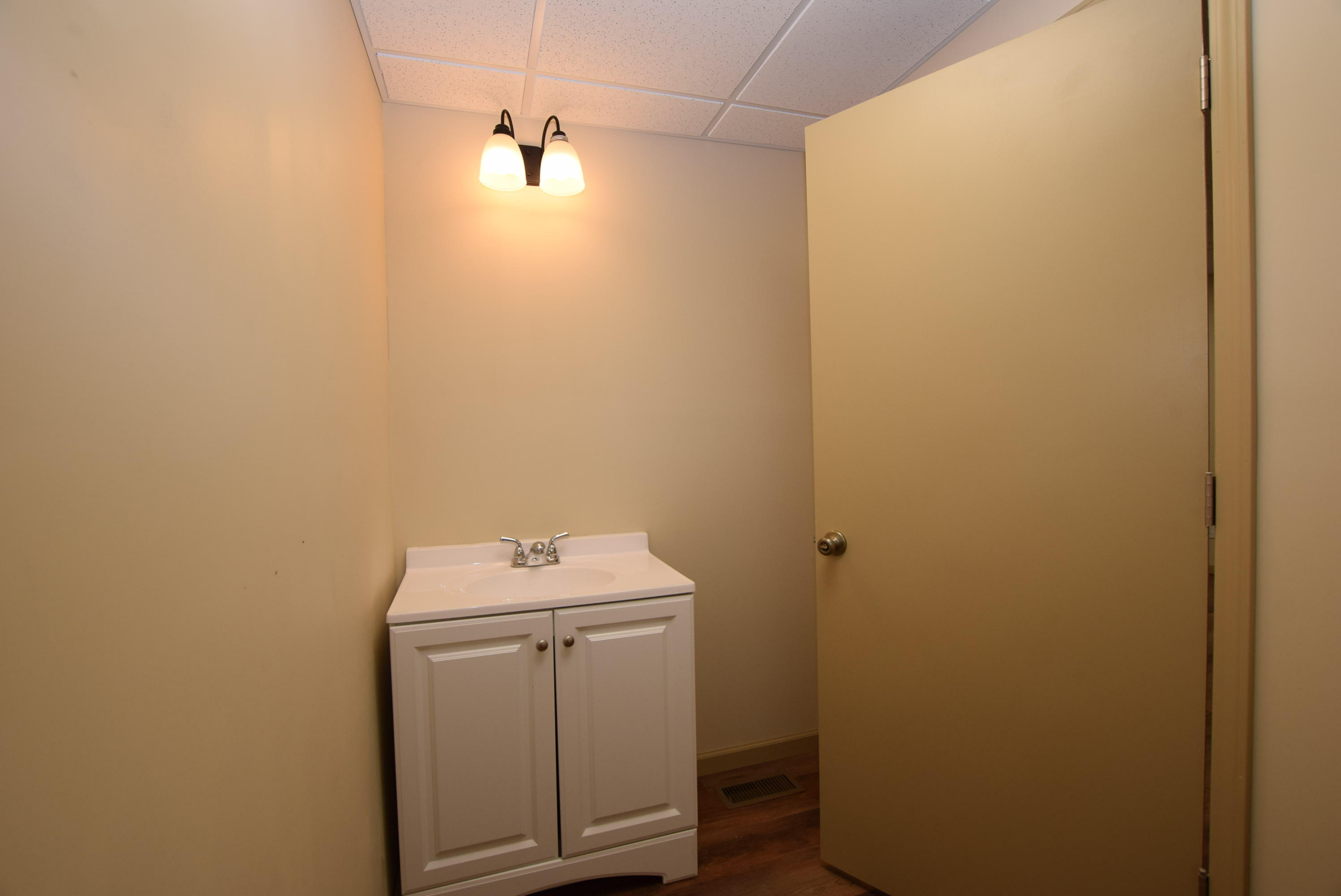 604 E Main Street Property Photo 9