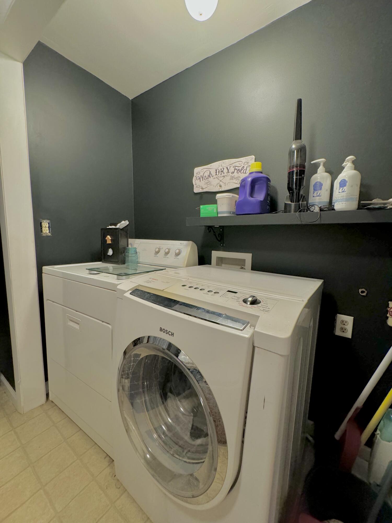 156 Market Property Photo 8