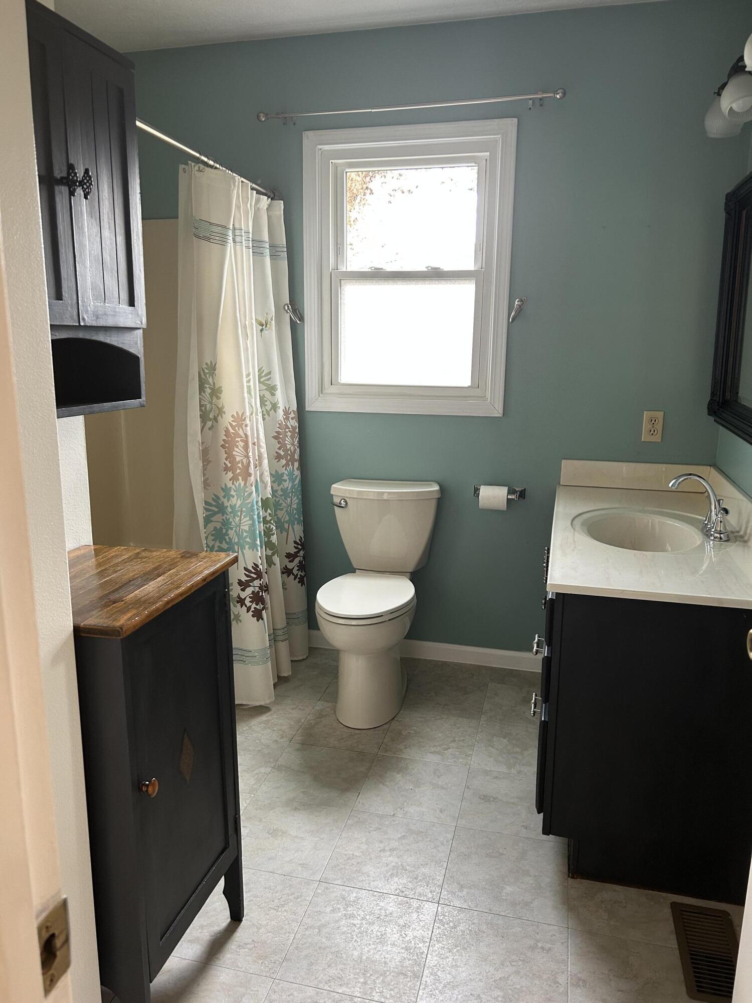 1203 Colonial Property Photo 17
