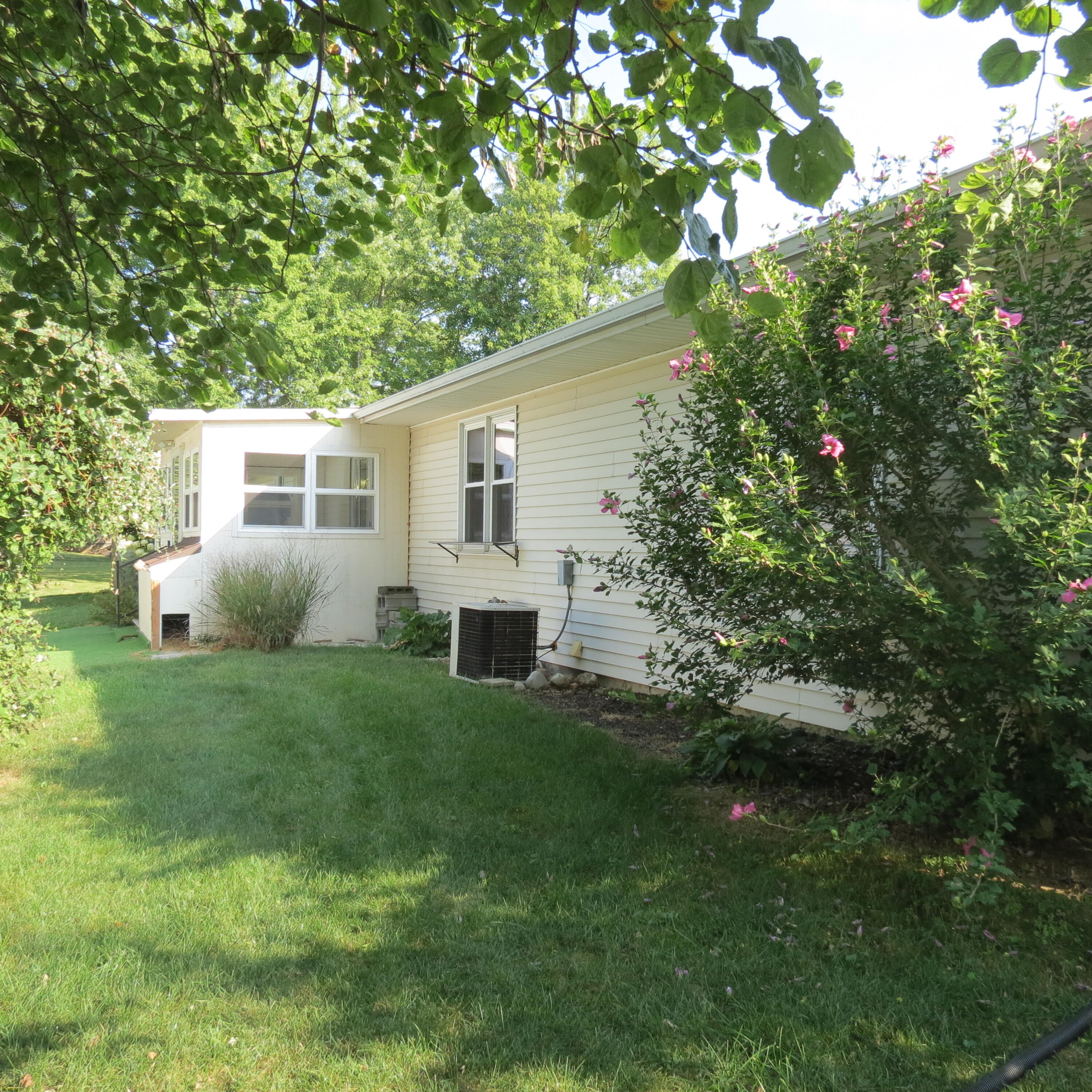 1203 Colonial Property Photo 25