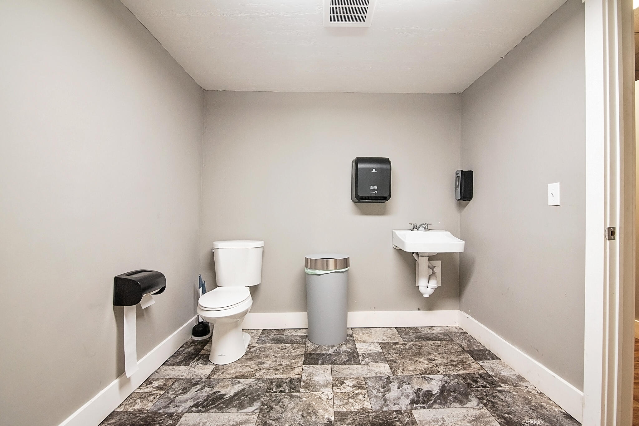 1701 Lexington Avenue Property Photo 12