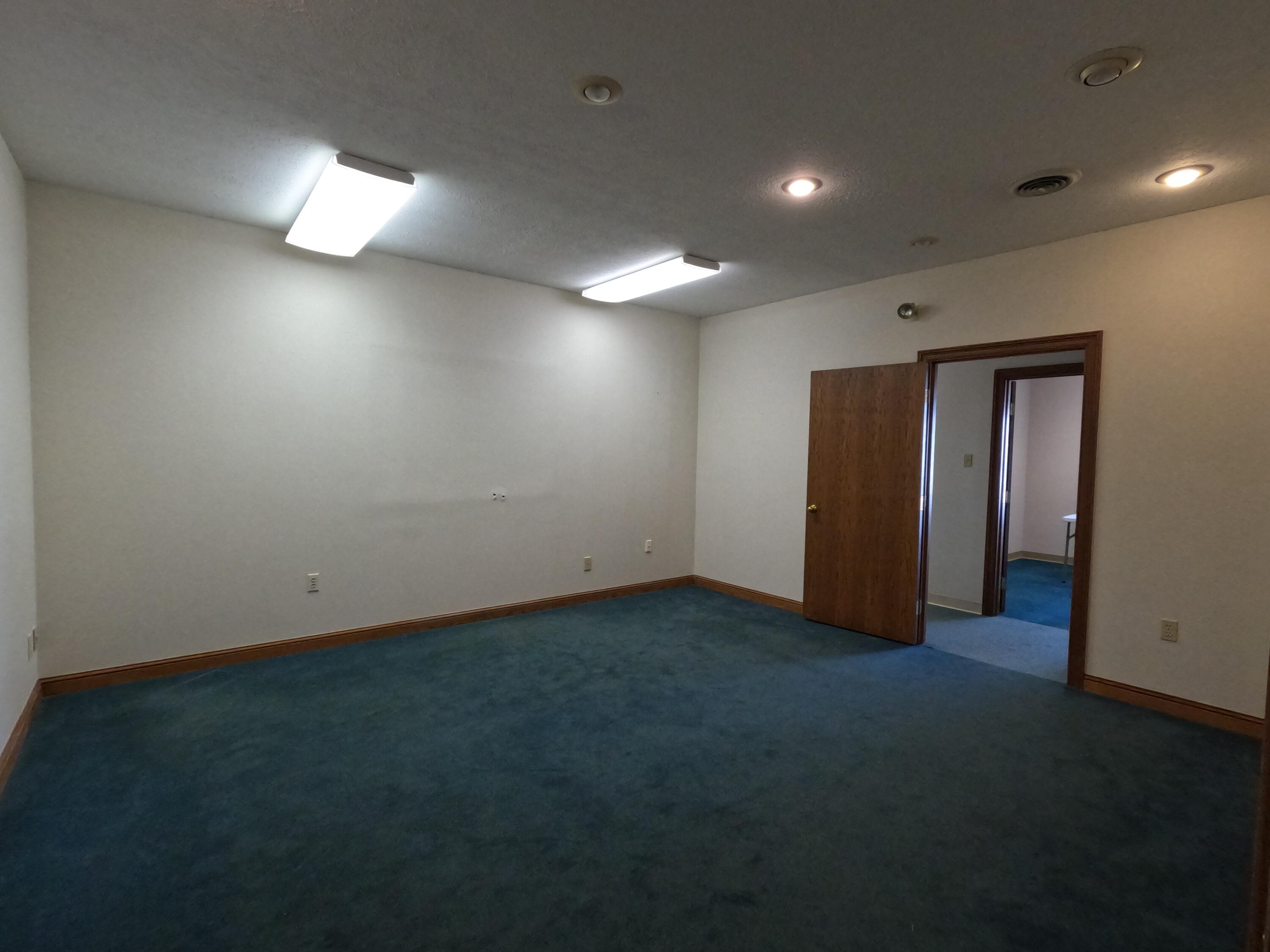 1301 E Ash Street A Property Photo 4
