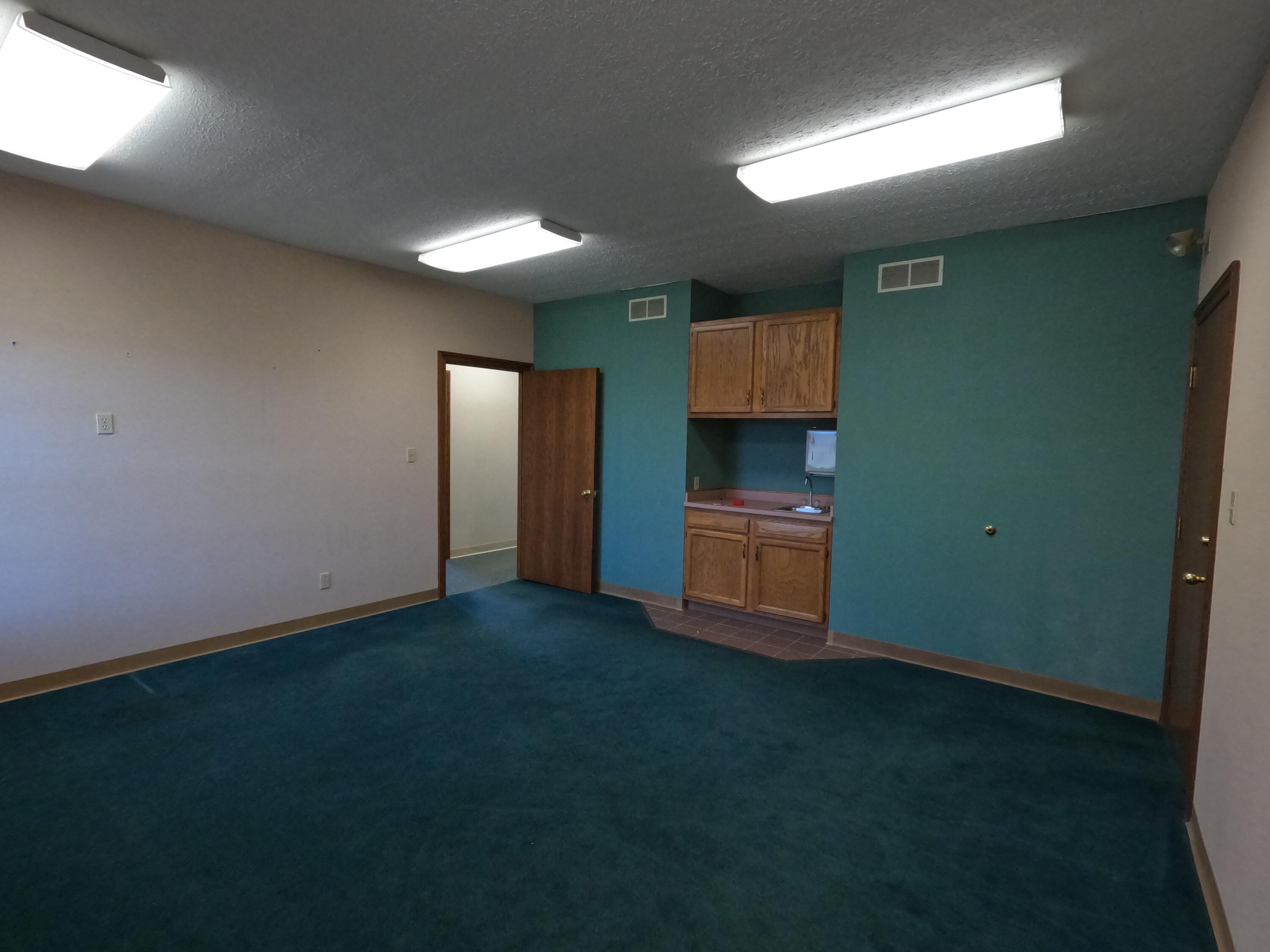1301 E Ash Street A Property Photo 18