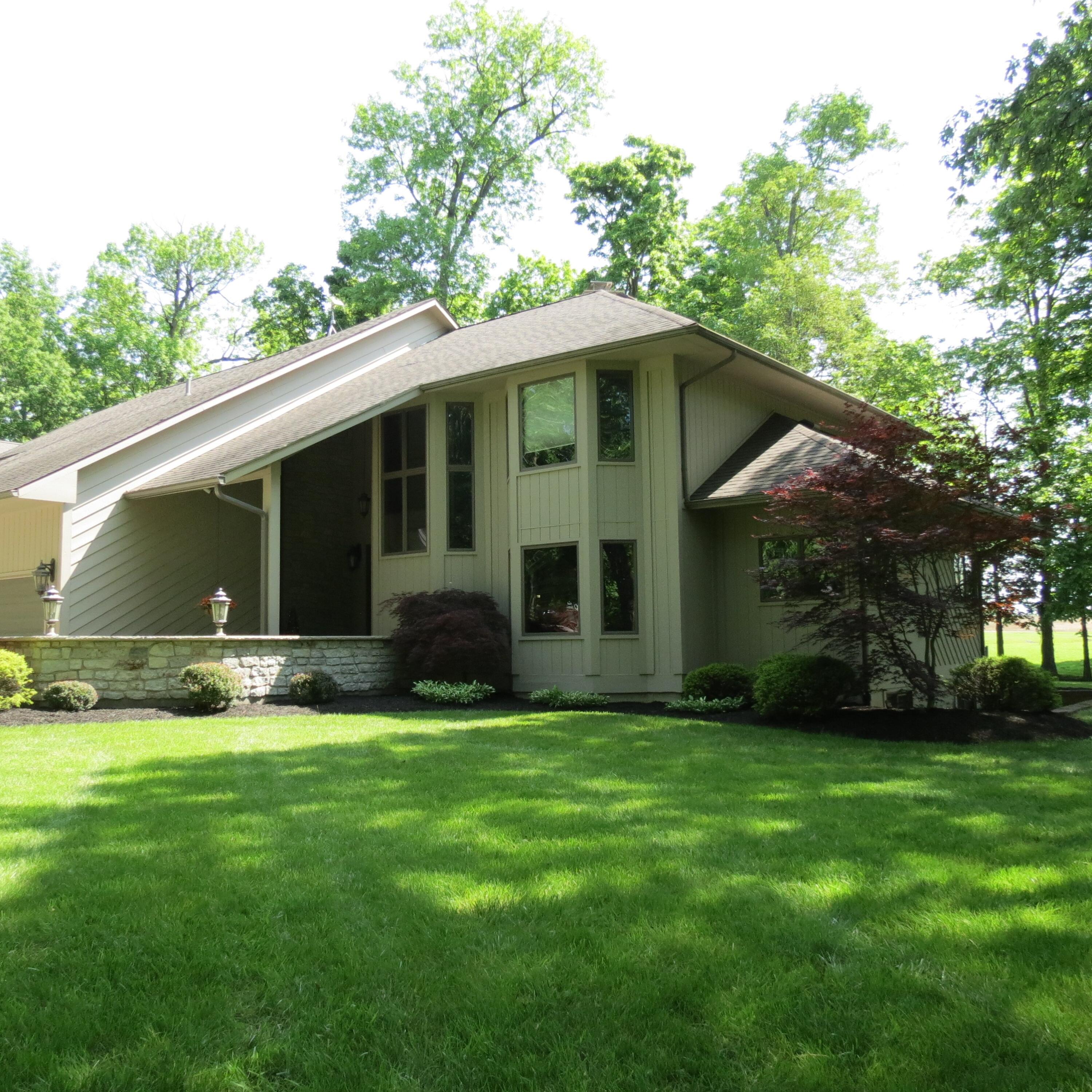 10207 Oak Creek Property Photo 1